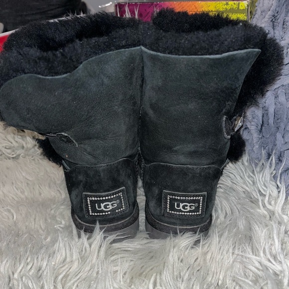 UGG Bailey Button Bling
Swarovski Winter Boots Womens
Size 6 Black - Picture 3 of 7